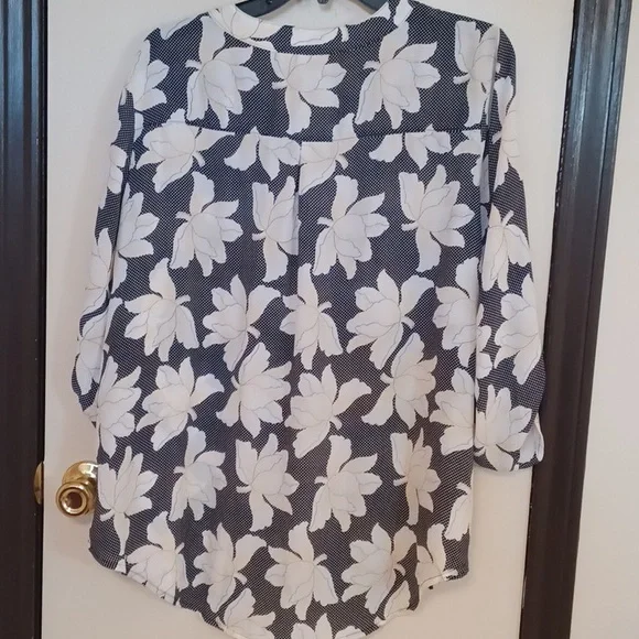 Cato Floral V-Neck Hi-low Blouse - Picture 2 of 9